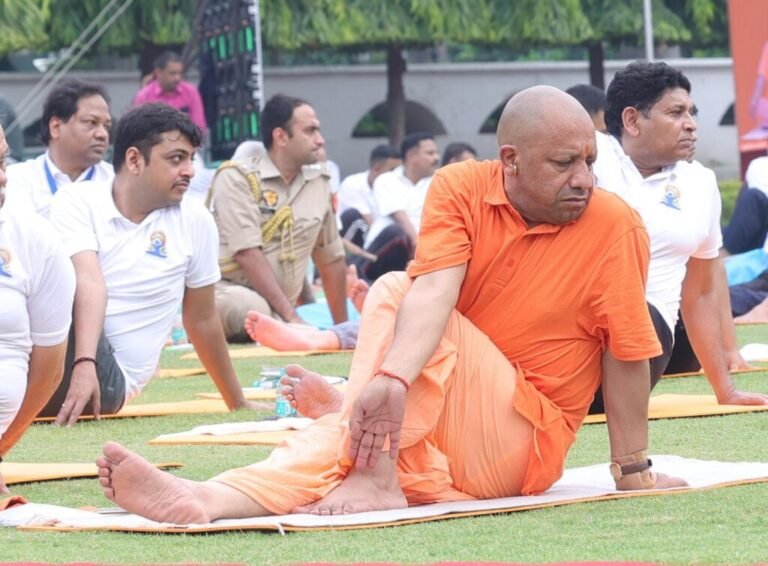 संपूर्ण मानवता के कल्याण के मार्ग को प्रशस्त करता है अंतर्राष्ट्रीय योग दिवसः सीएम योगी
