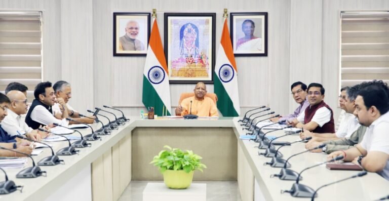 समय पर और बिना त्रुटि के हर उपभोक्ता के घर तक पहुंचाएं बिजली का बिल : मुख्यमंत्री