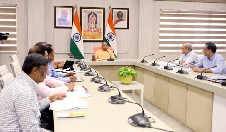 खनन कार्य से जुड़े वाहनों में ओवरलोडिंग पर हो सख्त कार्रवाई, जीरो पॉइंट से ही हो एक्शन: मुख्यमंत्री