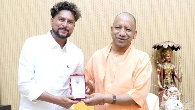 क्रिकेटर कुलदीप यादव ने CM योगी से की मुलाकात, वर्ल्ड कप चैंपियन गेंदबाज का इस अंदाज में हुआ सम्मान
