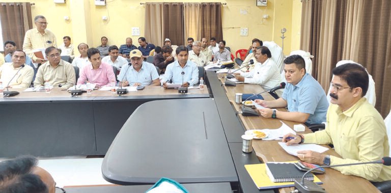 किसानों को दी गई प्रधानमंत्री फसल बीमा योजना की जानकारी