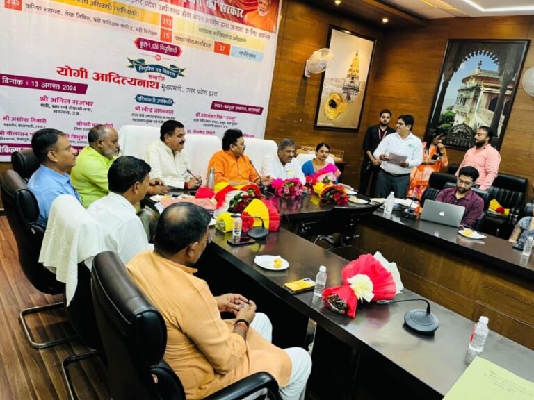 उत्तर प्रदेश अधीनस्थ सेवा आयोग द्वारा चयनित 1036युवाओं को नियुक्ति पत्र वितरण