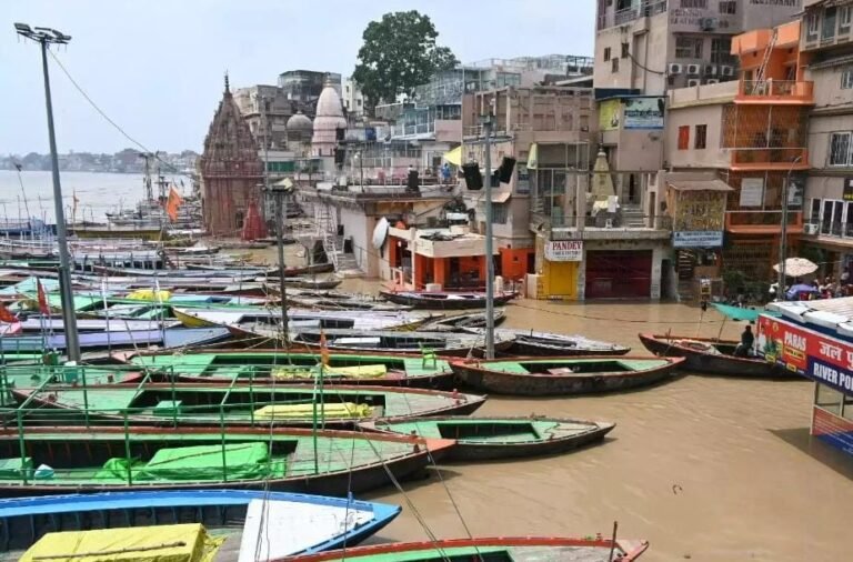 दो सेंटीमीटर प्रति घंटा की रफ्तार से घट रहा गंगा का पानी